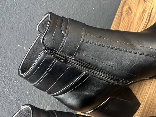 بوت پاشنه سگک دار 