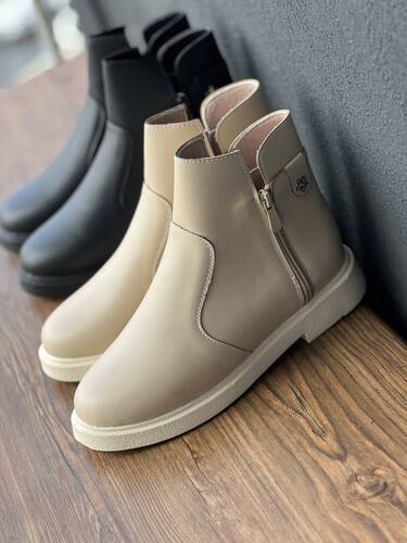 بوت نیم ساق 