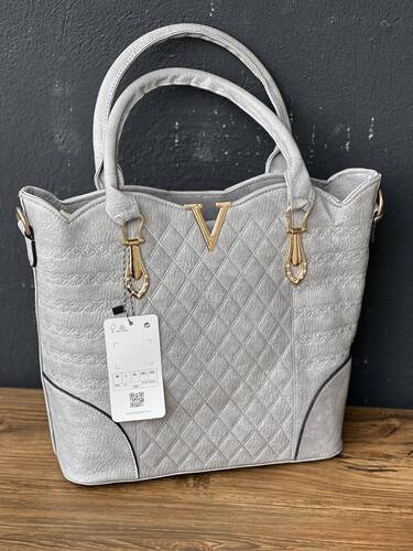 کیف بزرگ وی 