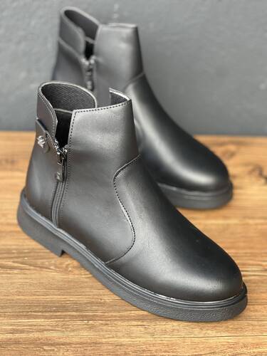 بوت نیم ساق ستاره 