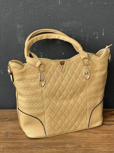 کیف بزرگ وی 