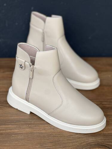 بوت نیم ساق ستاره 